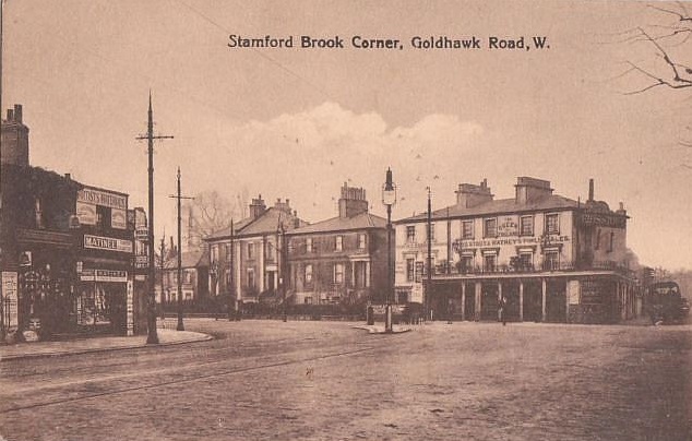 London - Queen of England Grounds : Image credit pubhistory.com